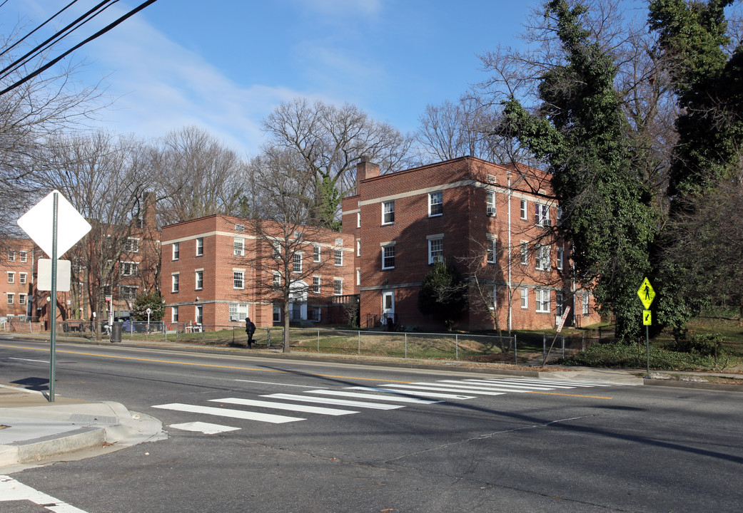 3840 S Capitol St SE in Washington, DC - Foto de edificio