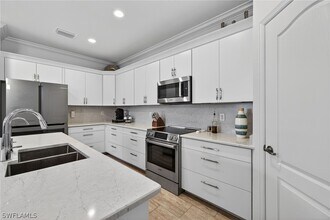 10464 Yorkstone Dr in Bonita Springs, FL - Foto de edificio - Building Photo