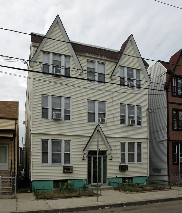 29 Long St in Jersey City, NJ - Building Photo