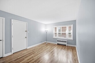 7524 N Ridge Blvd in Chicago, IL - Building Photo - Building Photo