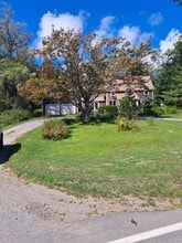 921 Bremen Rd in Waldoboro, ME - Foto de edificio - Building Photo