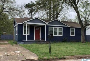 1011 Parklane St NW in Huntsville, AL - Building Photo