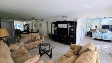3150 N Palm Aire Dr, Unit 108 in Pompano Beach, FL - Building Photo - Building Photo