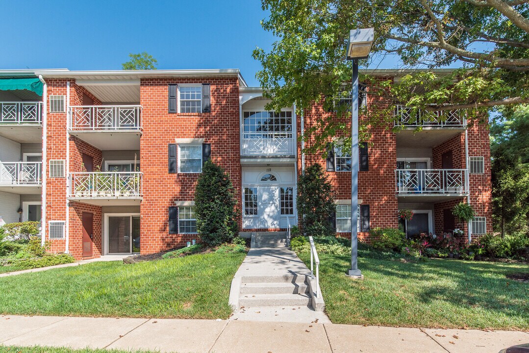 112 Castletown Rd, Unit 101 in Lutherville Timonium, MD - Building Photo