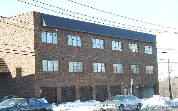 47 House in Fairview, NJ - Building Photo