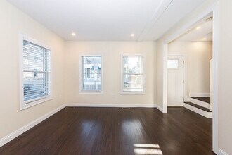 5 Malvern Ter in Medford, MA - Foto de edificio - Building Photo