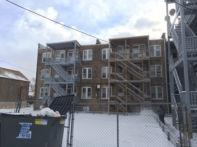 4658-4662 W Maypole Ave in Chicago, IL - Building Photo - Building Photo