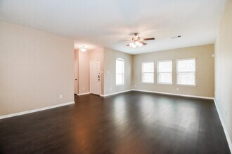 5115 Misty Ln in Bacliff, TX - Building Photo - Building Photo
