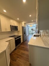 19117 Ballinger Way NE in Lake Forest Park, WA - Building Photo - Building Photo