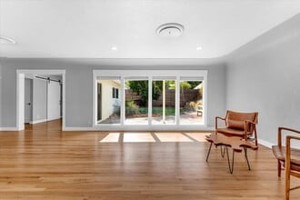 1132 Walnut Ave in Redding, CA - Foto de edificio - Building Photo