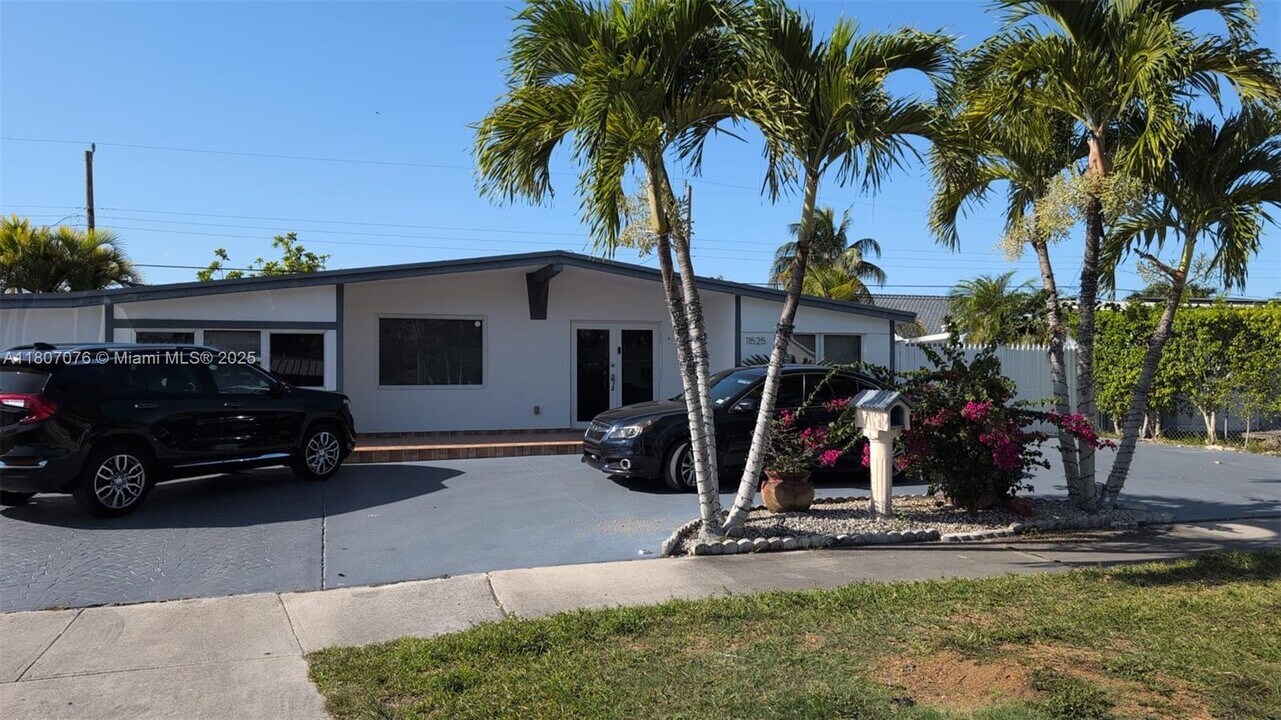 11525 SW 47th Terrace in Miami, FL - Building Photo