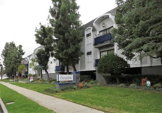 The Premier on Burbank in Sherman Oaks, CA - Foto de edificio - Building Photo