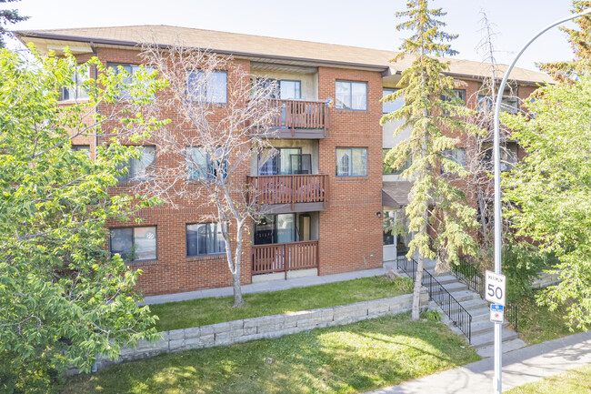 1705 11th Ave SW in Calgary, AB - Building Photo - Building Photo