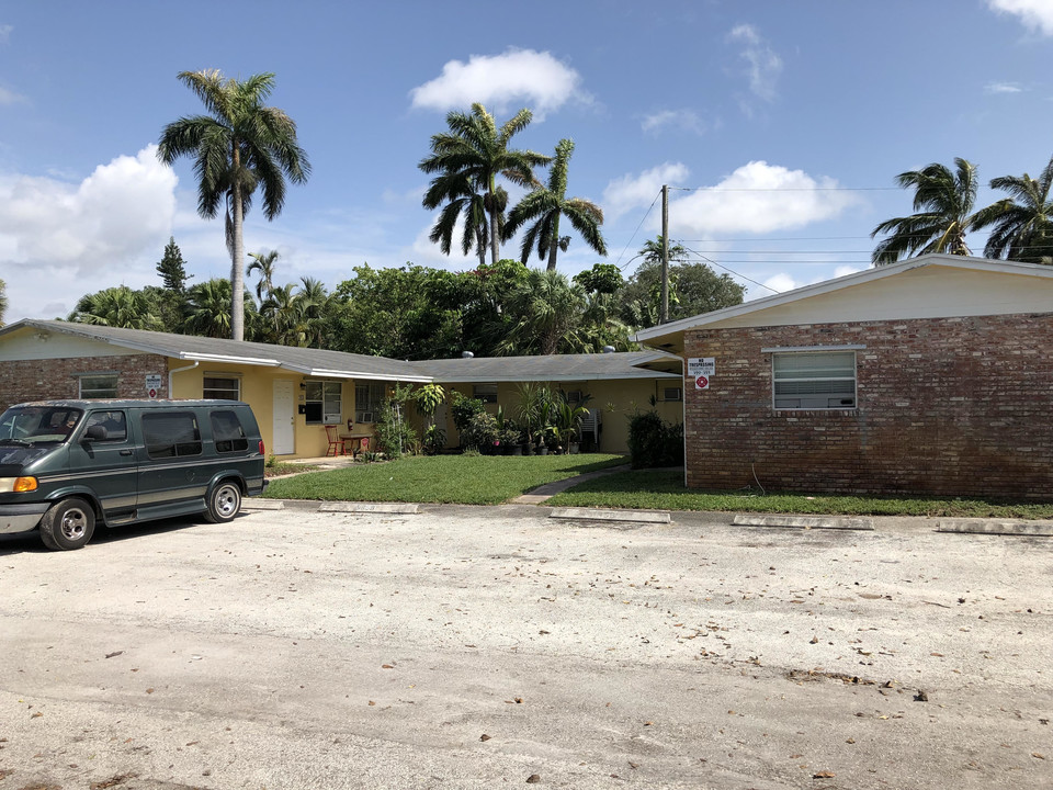 Boulevard Villas in Oakland Park, FL - Building Photo