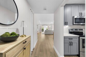 6100 S Falls Cir Dr in Lauderhill, FL - Building Photo - Building Photo