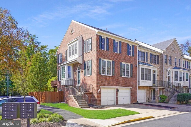 2248 Journet Dr in Dunn Loring, VA - Building Photo - Building Photo