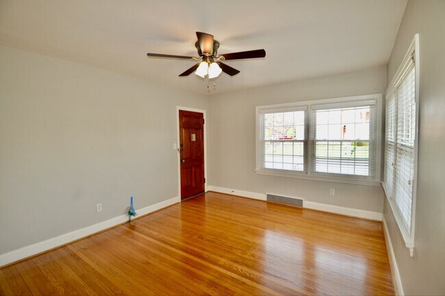 148 Breckenridge Ln, Unit D in Louisville, KY - Building Photo - Building Photo