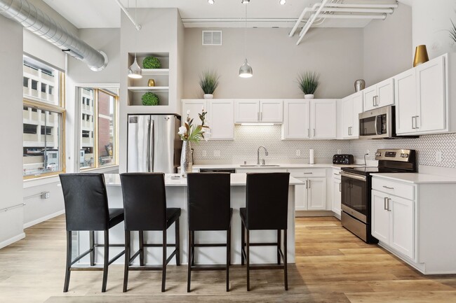R7 Lofts in St. Paul, MN - Building Photo - Building Photo