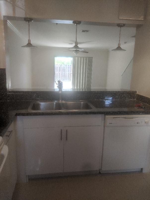 8325 Fairway Rd in Sunrise, FL - Building Photo - Building Photo