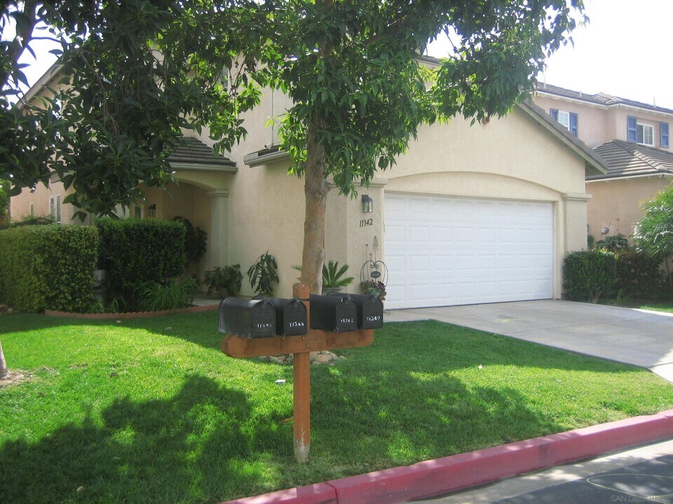 11342 Village Ridge Rd in San Diego, CA - Foto de edificio