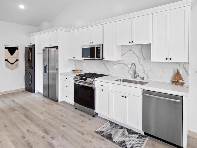 property at 2042 Rue De La Montagne