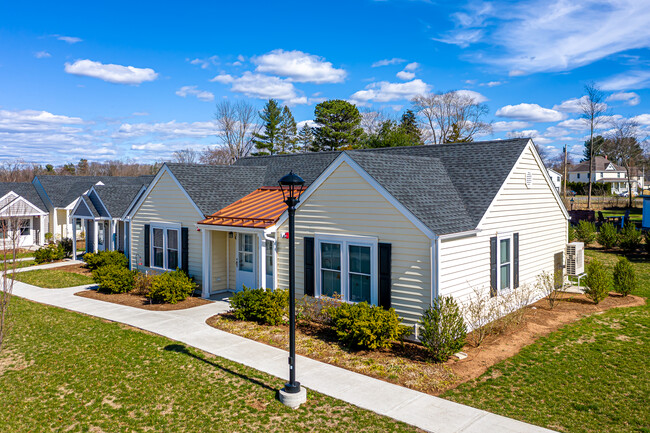 Center Village in Glastonbury, CT - Foto de edificio - Building Photo