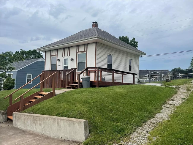 property at 653 N Hawkins Ave
