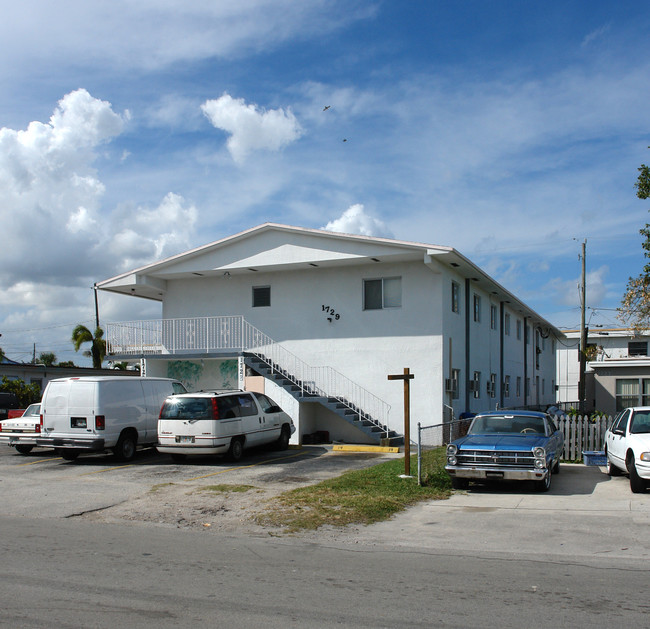 1729 Arthur St in Hollywood, FL - Building Photo - Building Photo