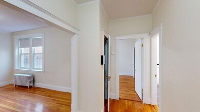 1860 Commonwealth Ave, Unit 34 in Boston, MA - Foto de edificio - Building Photo