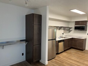 Reside 517 LLC in Lansing, MI - Building Photo - Interior Photo