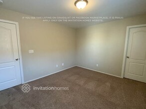 8117 RedBud Vine St in North Las Vegas, NV - Foto de edificio - Building Photo