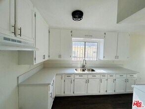 1029 W 84th St in Los Angeles, CA - Building Photo - Building Photo
