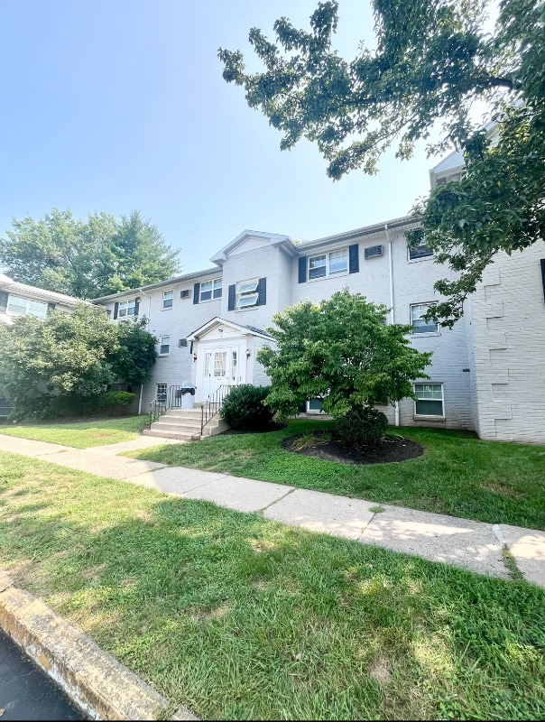 property at 101 W 2nd St
