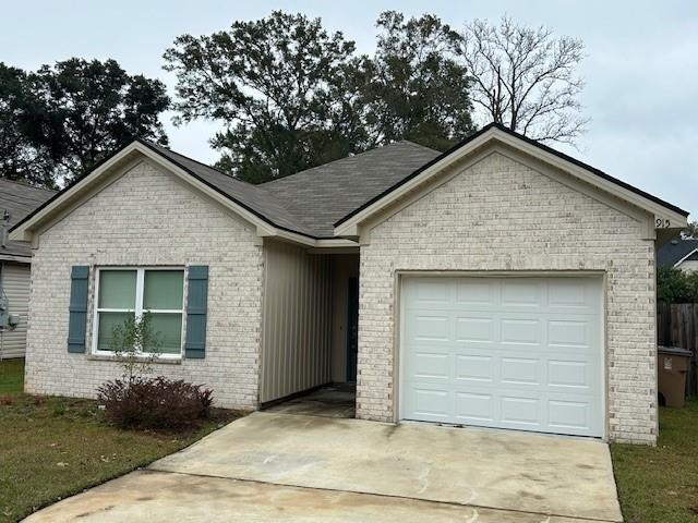 915 McNeil Ave in Mobile, AL - Building Photo