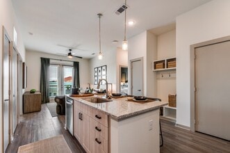 Jefferson Ridglea Village in Fort Worth, TX - Foto de edificio - Building Photo