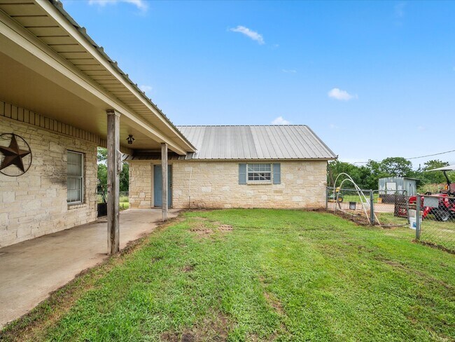 17645 Hwy 6 in Navasota, TX - Building Photo - Building Photo