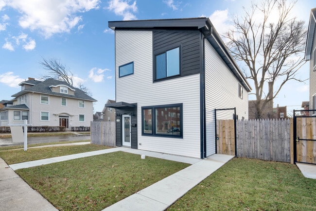 property at 5901 W Erie St