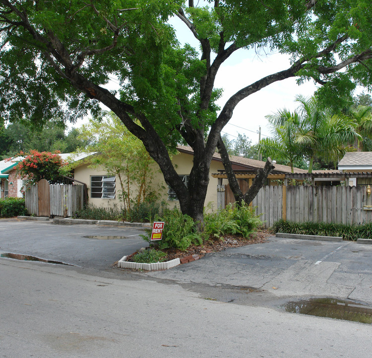 618-620 SW 14th Ter in Fort Lauderdale, FL - Building Photo