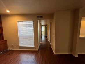 9809 Richmond Ave., Unit 7 in Houston, TX - Building Photo - Building Photo