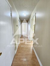 1841 Sweet View Way in Knoxville, TN - Foto de edificio - Building Photo