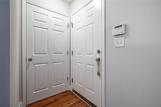 402 Madison Ln S E in Smyrna, GA - Building Photo - Building Photo