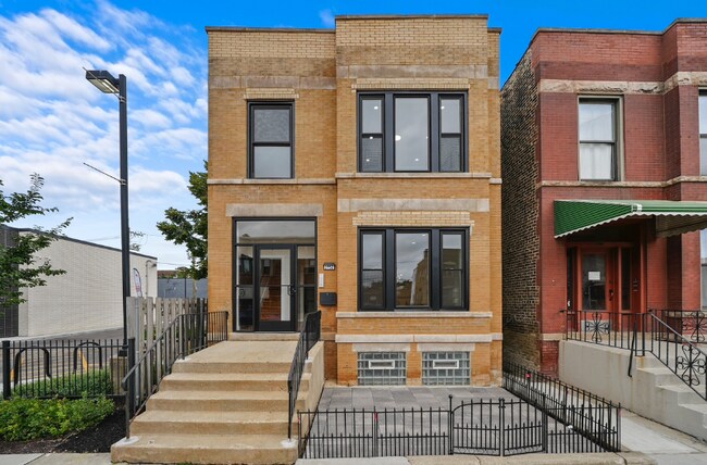 2752 W Belmont Ave in Chicago, IL - Building Photo - Building Photo