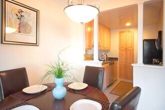 148 Independence Dr, Unit 1 in Chestnut Hill, MA - Building Photo - Building Photo