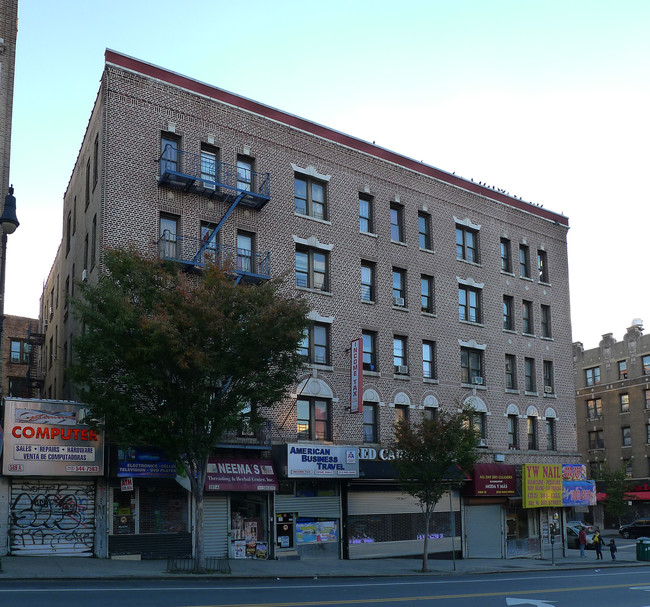 581-589 W 207th St in New York, NY - Foto de edificio - Building Photo