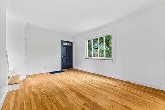 947 Brintell St in Pittsburgh, PA - Building Photo - Building Photo