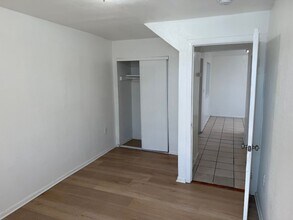 1124 E 40th Pl in Los Angeles, CA - Foto de edificio - Building Photo