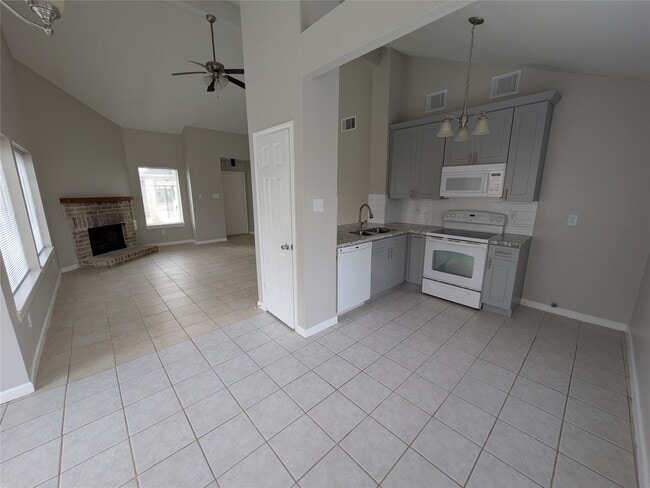 18514 Meadows Way Dr