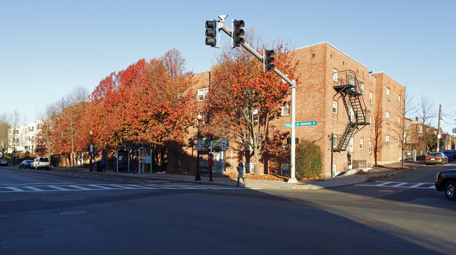 493-501 Washington St in Brighton, MA - Foto de edificio - Building Photo