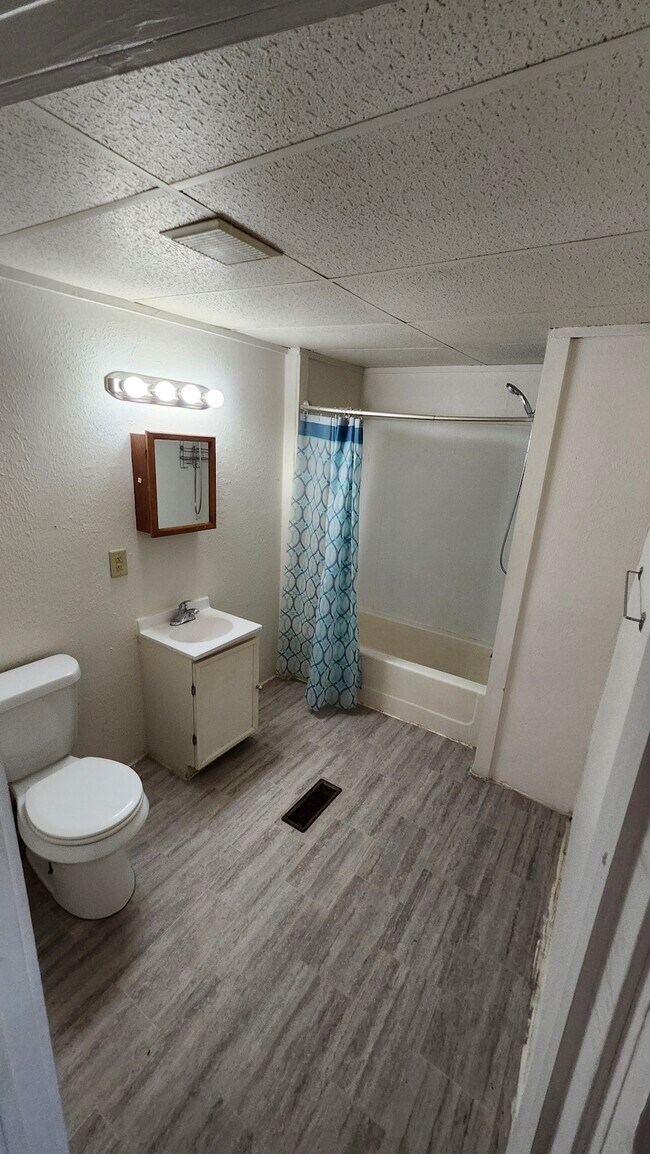 105 S Roosevelt Ave in Piqua, OH - Building Photo - Building Photo