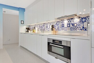250 Collins Ave in Miami Beach, FL - Building Photo - Building Photo